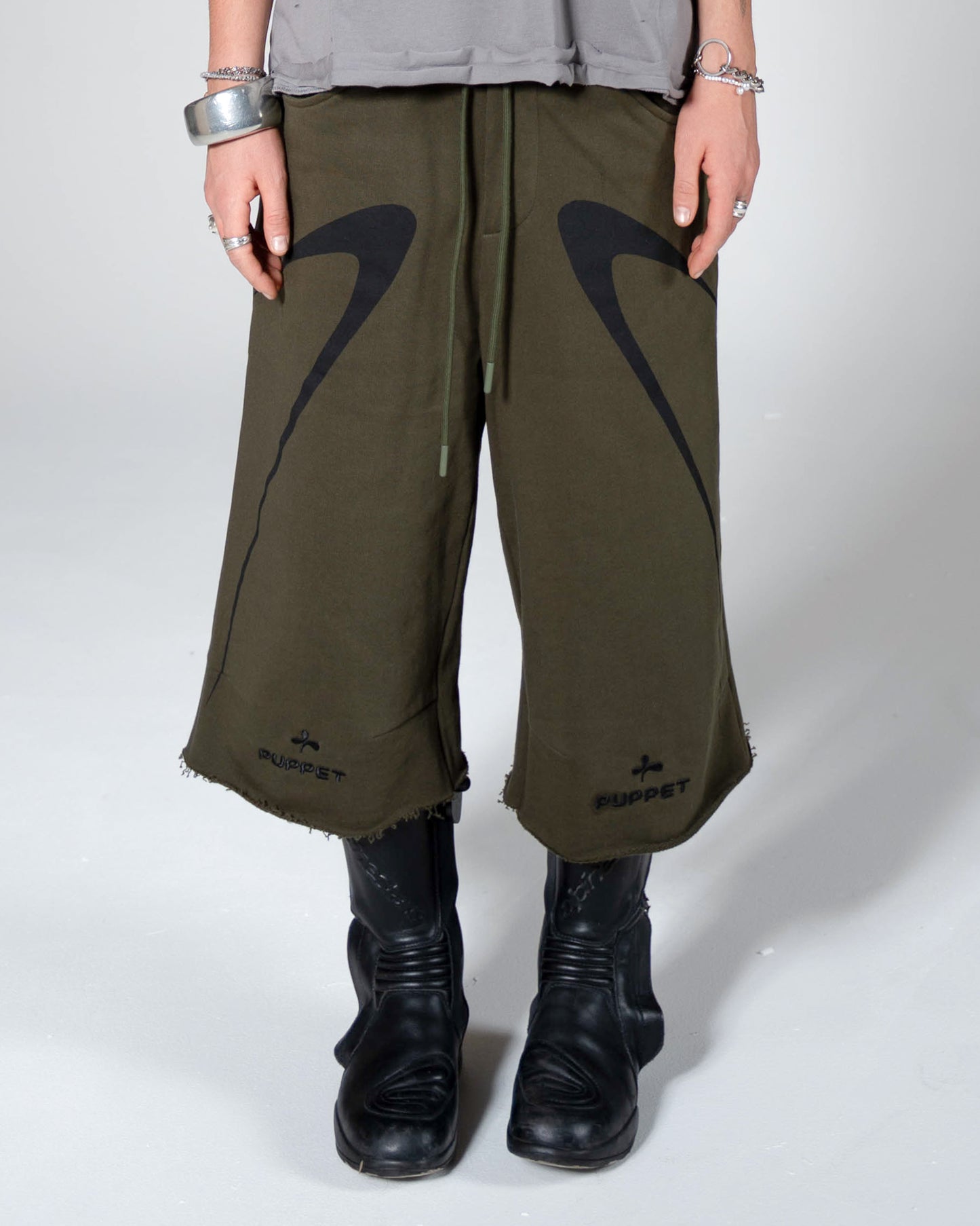 Speed Shorts in Olive - Puppet-Theater