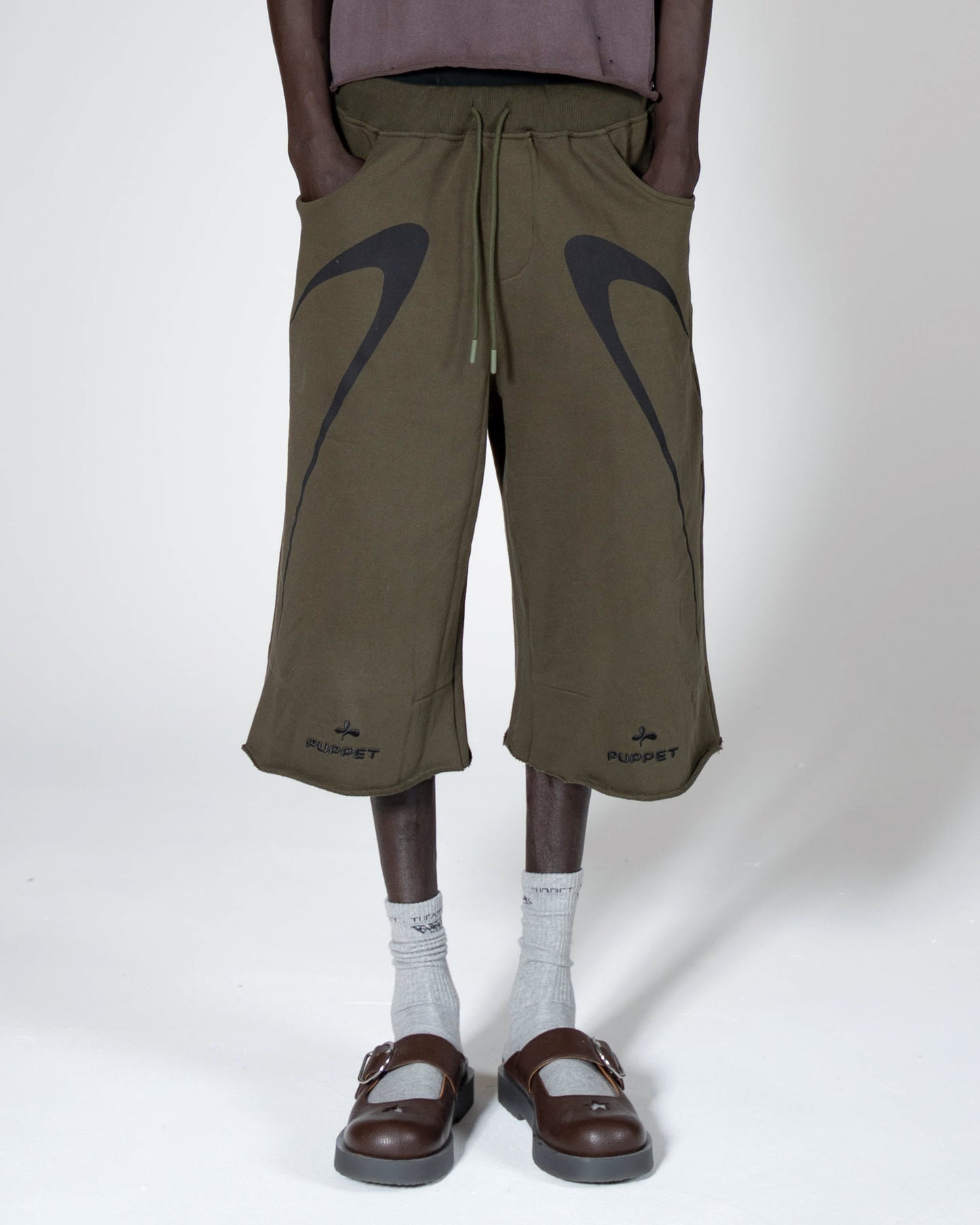 Speed Shorts in Olive - Puppet-Theater
