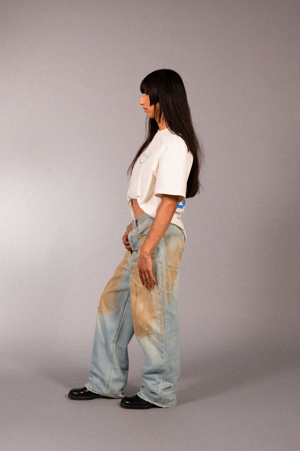 Painkiller Tee in Archive White - Puppet Theater